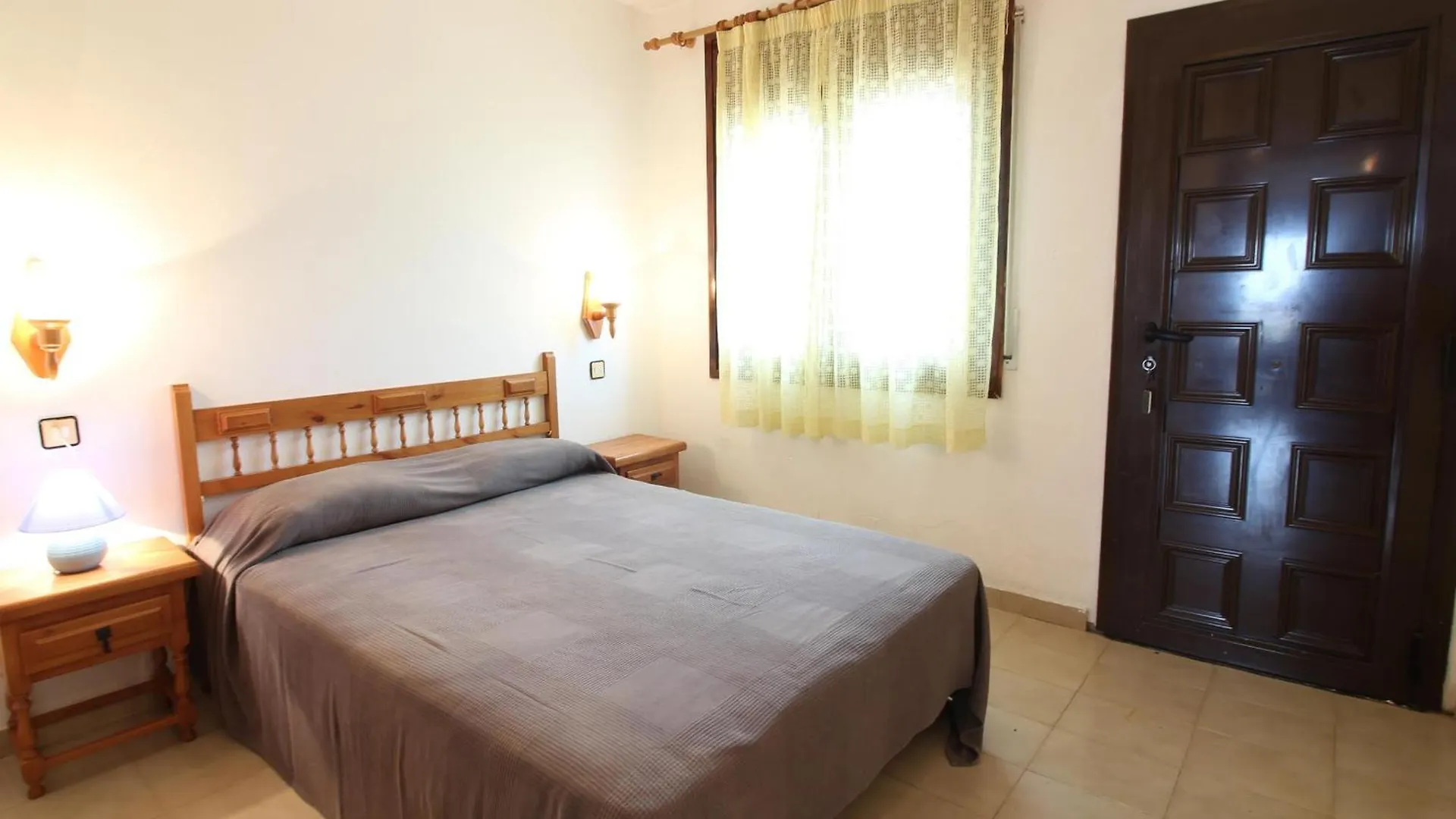 Apartment Vista Bahia 23 - Apartamento En Primera Linea De Mar A Pocos Metros Del Centro De Empuriabrava Con Aparcamiento. - Es-228-183