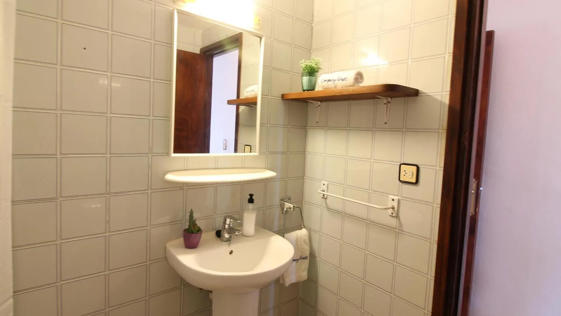 Vista Bahia 23 - Apartamento En Primera Linea De Mar A Pocos Metros Del Centro De Empuriabrava Con Aparcamiento. - Es-228-183 0*,