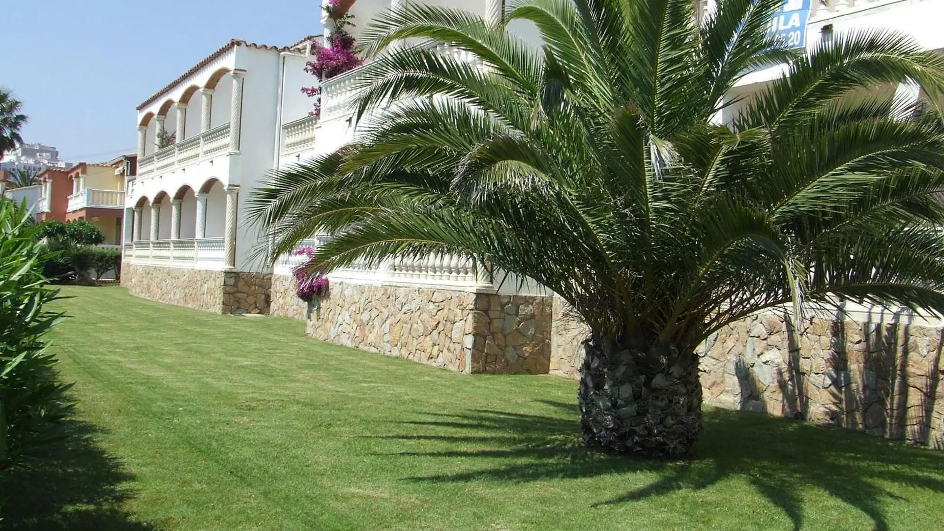 Vista Bahia 23 - Apartamento En Primera Linea De Mar A Pocos Metros Del Centro De Empuriabrava Con Aparcamiento. - Es-228-183 Apartment